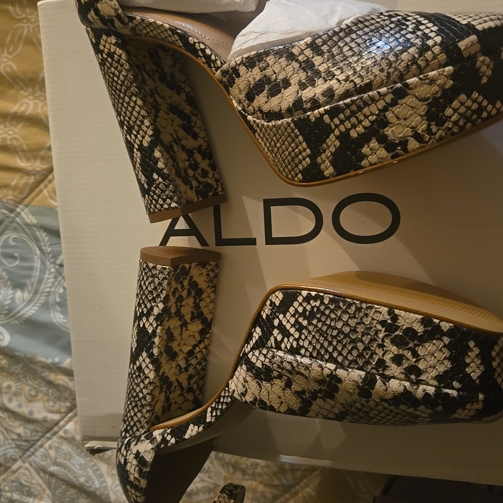 Elegant IGINLA Aldo Snakeskin Platform Heels - Picture 4 of 6